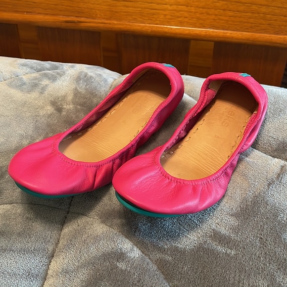 Fuchsia Tieks sandals - Picture 2 of 8